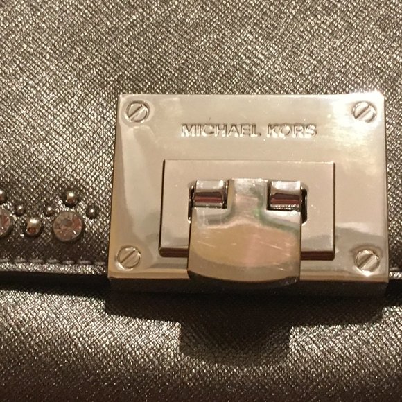 Michael Kors Tina Leather Clutch Shoulder Bag Metallic Silver - NWT $278 - Picture 3 of 15